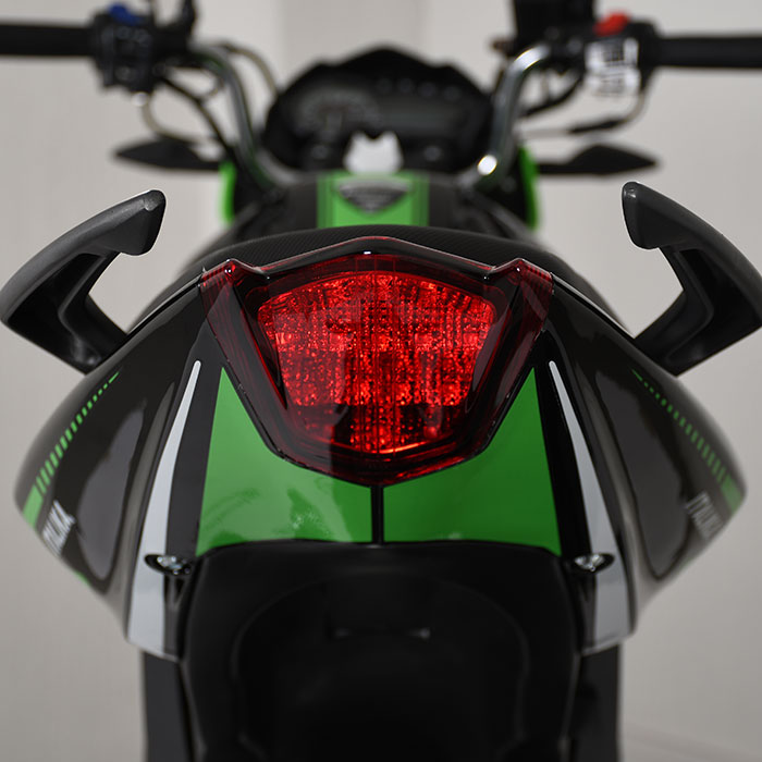 Alegrarse Revocación Amasar Motometa Detalles Motocicleta Italika 150Z negra con verde